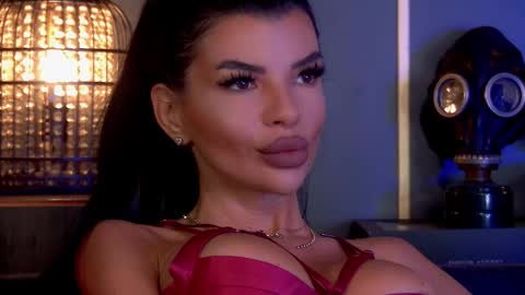 Elenia online show from 09/16/25, 08:15