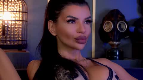 Elenia online show from 10/07/25, 12:24