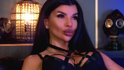 Elenia online show from 11/22/25, 12:48