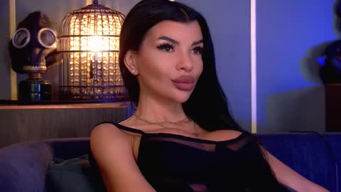 Elenia online show from 11/27/25, 11:01