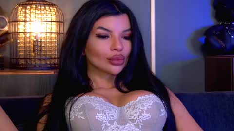 Elenia online show from 12/16/25, 11:37