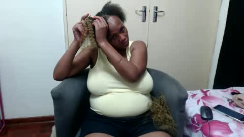 Snapshot of mistressshirleyx chatting on 10/30/25, 05:57 mistressshirleyx online show from 10/30/25, 05:57