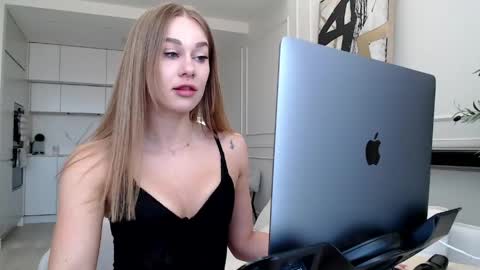 mistressuniverse online show from 04/10/26, 06:51