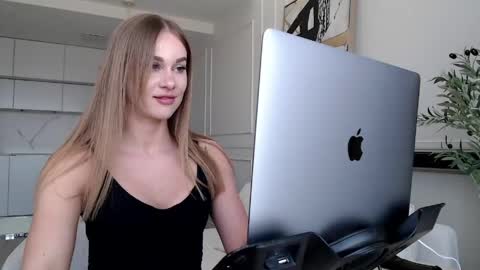 mistressuniverse online show from 04/13/26, 09:15