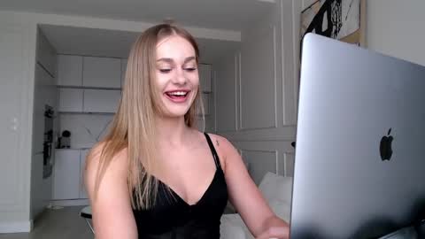 mistressuniverse online show from 04/14/26, 11:49