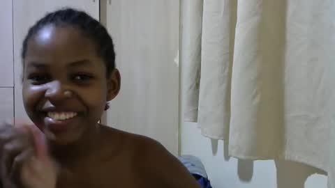 Snapshot of misty_shee chatting on 02/21/25, 01:11 misty_shee online show from 02/21/25, 01:11