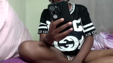 misty_shee online show from 12/03/25, 07:23