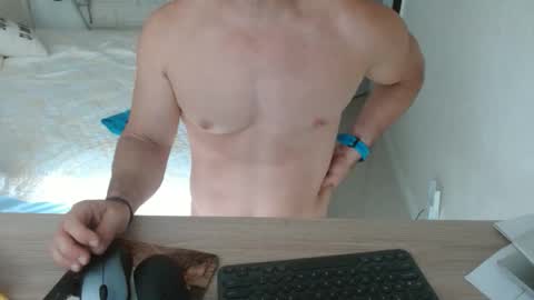 Snapshot of mitcheli chatting on 11/04/25, 04:28 Onlyfans online show from 11/04/25, 04:28