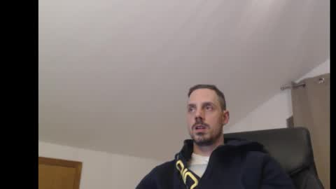 Snapshot of mitsch01 chatting on 11/18/25, 06:56 Mitsch online show from 11/18/25, 06:56