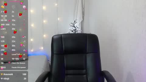 Snapshot of mixie_cute chatting on 12/20/24, 01:03 mixie_cute online show from 12/20/24, 01:03