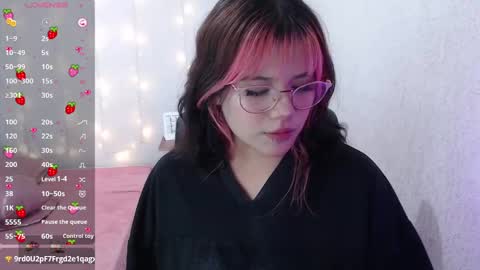 Snapshot of mixie_cute chatting on 01/19/25, 09:23 mixie_cute online show from 01/19/25, 09:23