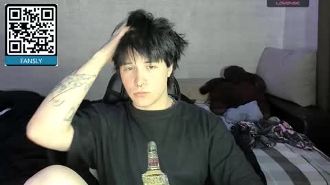 Snapshot of miya_meow_miku chatting on 10/23/25, 05:23 MeowMiku online show from 10/23/25, 05:23