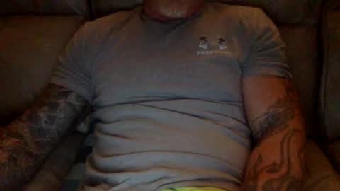 Snapshot of mjg175 chatting on 12/25/24, 01:09 SexyRed online show from 12/25/24, 01:09