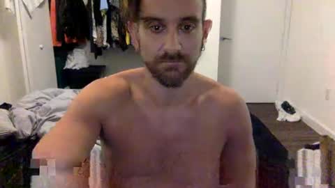 Snapshot of mkmarkets chatting on 10/28/25, 05:11 Hrny Lat .. online show from 10/28/25, 05:11