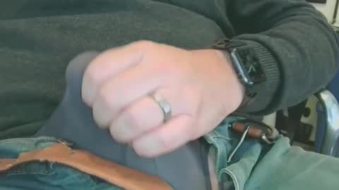 Snapshot of mmfan333 chatting on 10/31/25, 04:08 mmfan333 online show from 10/31/25, 04:08