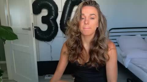 Snapshot of mmminnie chatting on 09/09/25, 10:04 mmminnie online show from 09/09/25, 10:04