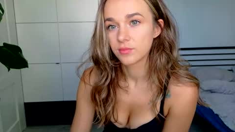 Snapshot of mmminnie chatting on 09/25/25, 10:08 mmminnie online show from 09/25/25, 10:08