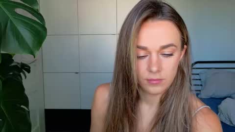 Snapshot of mmminnie chatting on 10/21/25, 10:38 mmminnie online show from 10/21/25, 10:38