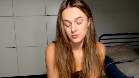 Snapshot of mmminnie chatting on 11/14/25, 04:28 mmminnie online show from 11/14/25, 04:28