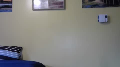 Snapshot of mmr45 chatting on 03/04/25, 11:32 mmr45 online show from 03/04/25, 11:32