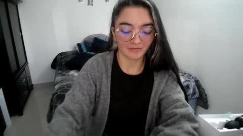 Snapshot of mocca_117 chatting on 09/22/25, 02:08 Sam online show from 09/22/25, 02:08