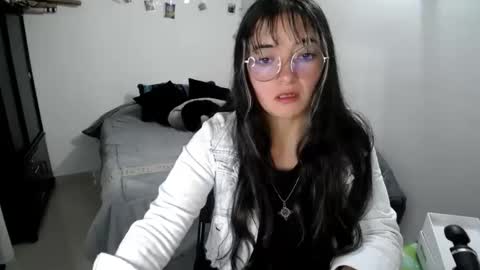 Snapshot of mocca_117 chatting on 10/15/25, 10:26 Sam online show from 10/15/25, 10:26