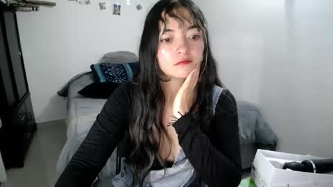 Snapshot of mocca_117 chatting on 10/22/25, 10:48 Sam online show from 10/22/25, 10:48