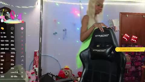 Snapshot of mocha_ chatting on 02/23/25, 02:40 MOCHA JAMES THE NPC online show from 02/23/25, 02:40