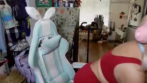 Snapshot of mochi_rainbow chatting on 12/29/24, 07:43 The Mochi Rainbow Variety Show online show from 12/29/24, 07:43