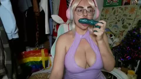 Snapshot of mochi_rainbow chatting on 12/31/24, 08:23 The Mochi Rainbow Variety Show online show from 12/31/24, 08:23