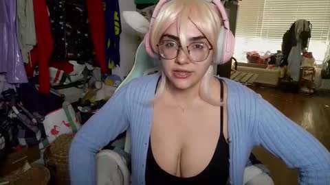 Snapshot of mochi_rainbow chatting on 01/08/25, 08:07 The Mochi Rainbow Variety Show online show from 01/08/25, 08:07