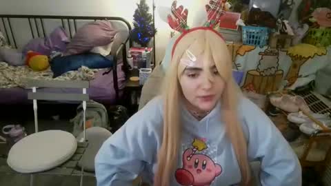 Snapshot of mochi_rainbow chatting on 12/18/25, 06:52 The Mochi Rainbow Variety Show online show from 12/18/25, 06:52