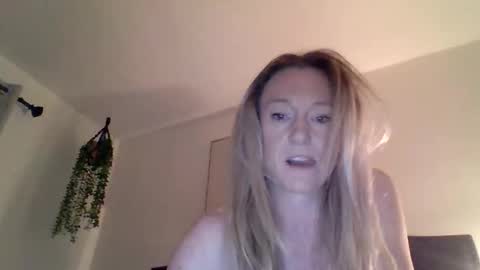 Snapshot of mockingbirds91 chatting on 05/10/26, 04:06 mockingbirds91 online show from 05/10/26, 04:06