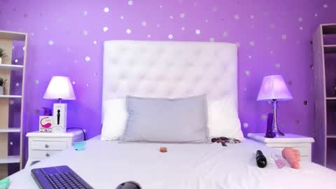 Sophia  online show from 10/18/25, 07:25