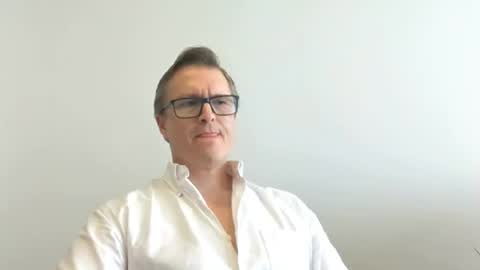 Moe online show from 11/17/25, 08:14