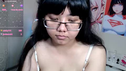 Snapshot of moertomlly chatting on 02/21/25, 10:07 Molly online show from 02/21/25, 10:07