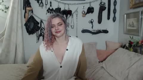 Snapshot of mohawkmischief chatting on 01/28/25, 01:08 MohawkMischief online show from 01/28/25, 01:08