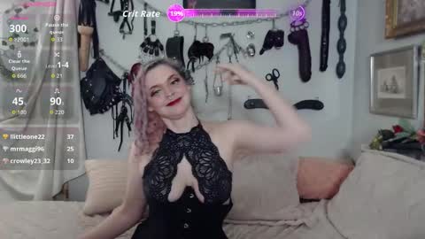 Snapshot of mohawkmischief chatting on 10/24/25, 09:22 MohawkMischief online show from 10/24/25, 09:22