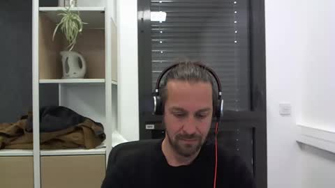 Julien online show from 03/10/25, 03:41