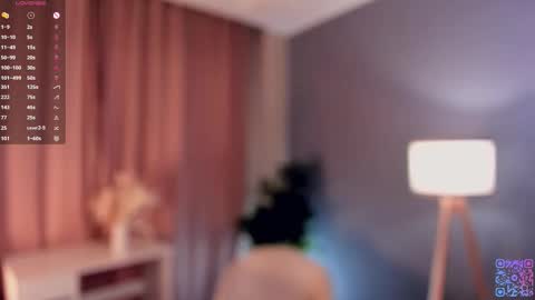 Snapshot of moirebroady chatting on 09/23/25, 01:41 Laura online show from 09/23/25, 01:41