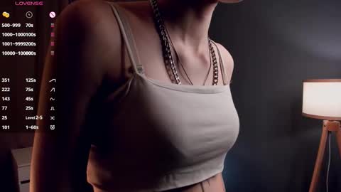 Snapshot of moirebroady chatting on 09/25/25, 01:09 Laura online show from 09/25/25, 01:09