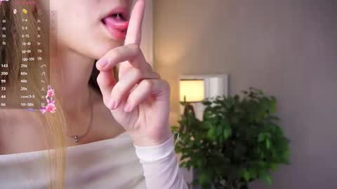 Snapshot of moirebroady chatting on 09/26/25, 11:03 Laura online show from 09/26/25, 11:03