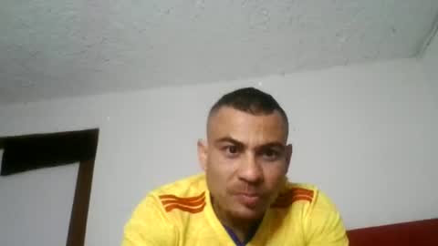 Snapshot of moises_athlon chatting on 07/04/26, 03:56 Moises Athlon online show from 07/04/26, 03:56