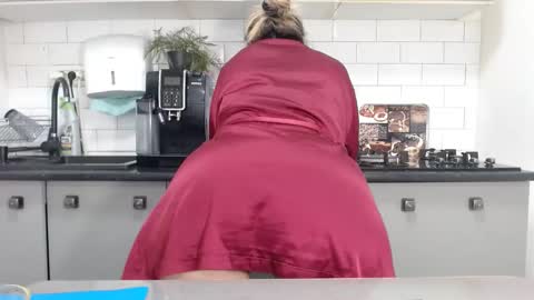 erika online show from 03/02/25, 03:37