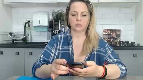 erika online show from 03/07/25, 11:40