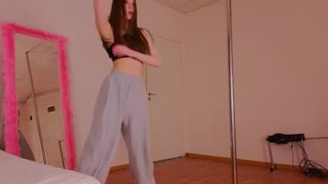 Snapshot of mol1y_kitten chatting on 02/19/25, 12:25 Molly online show from 02/19/25, 12:25