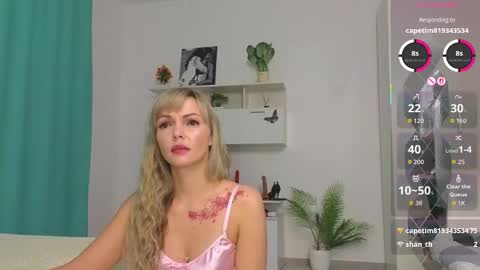 Snapshot of molliblum chatting on 10/10/25, 02:05 molliblum online show from 10/10/25, 02:05