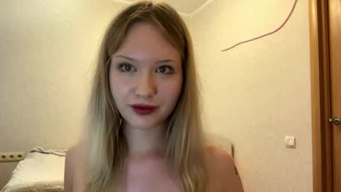 Snapshot of mollieadamek chatting on 05/07/26, 02:00 Lisa online show from 05/07/26, 02:00