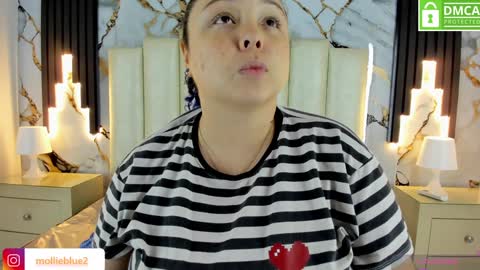 Snapshot of molliebue1 chatting on 01/25/25, 12:05 Hey Guys Im Mollie online show from 01/25/25, 12:05