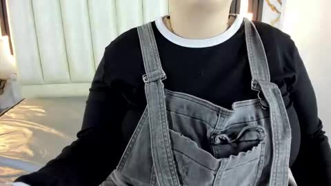 Snapshot of molliebue1 chatting on 09/19/25, 12:28 Hey Guys Im Mollie online show from 09/19/25, 12:28